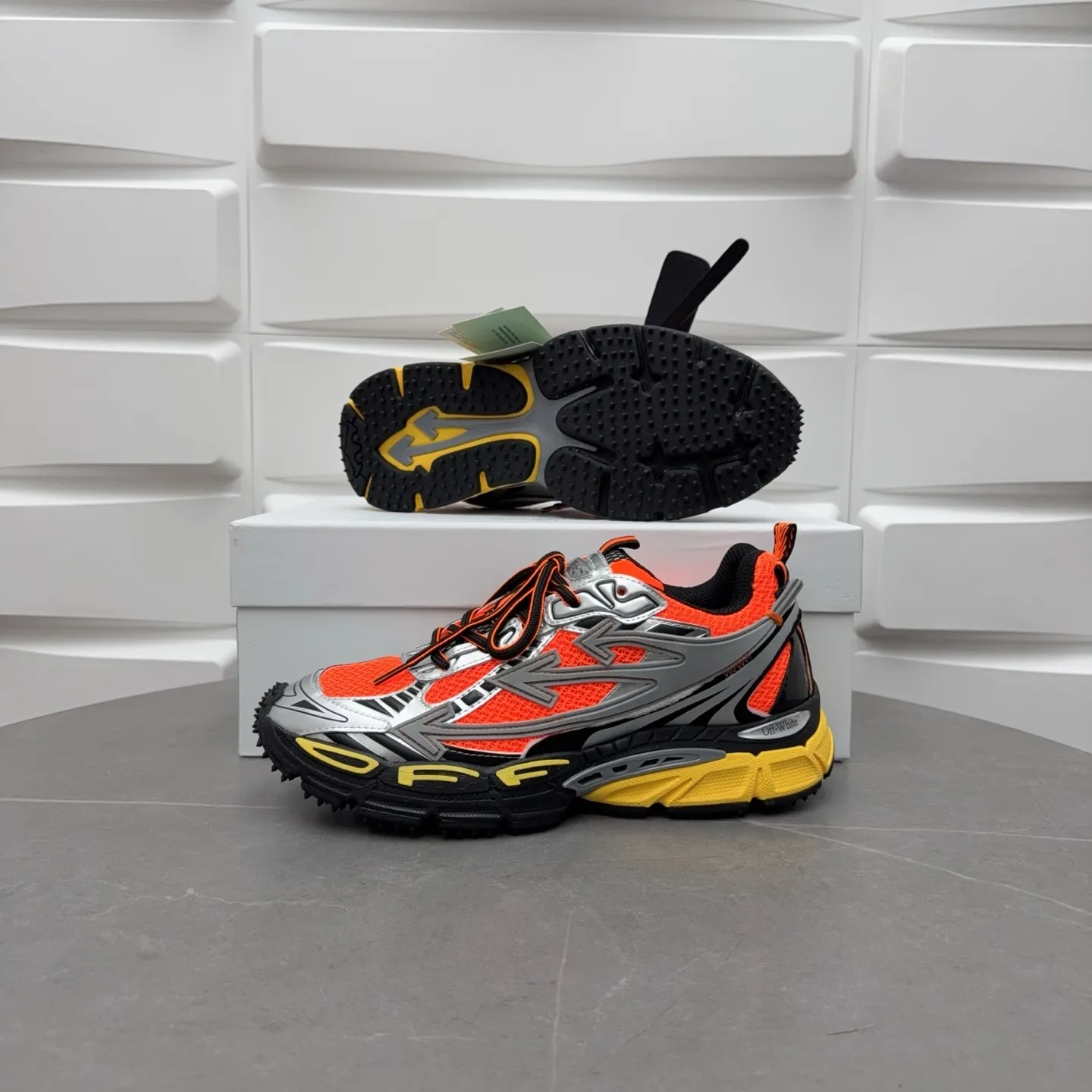 【off- white】P: 720💰Couple style👫, Size: 35-44 (Male 38.45.46 custom-made) High-quality version👊"Out of office" series original mold opening, original lasting, production process 1:1 original version ➰OFF GREY) OFF-WHITE Be Right Back Couple style👫Round toe lace-up arrow pattern low-top lifestyle casual shoes green. A running shoe called the "Be Right Back" sneaker. The design of this sneaker is inspired by Japanese sports aesthetics and craftsmanship, with running performance and principles at its core.